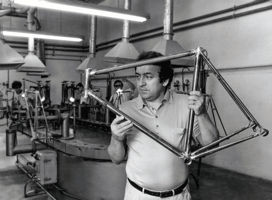 ebykr-ernesto-colnago-inspecting-frame (Ernesto Colnago Photo Gallery)